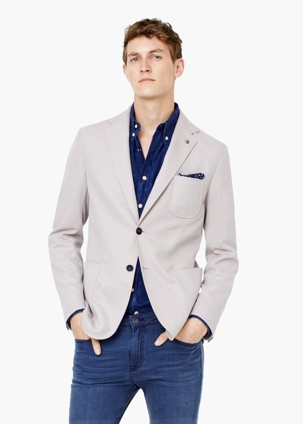 American-trends-man-summer-2016-American-raw-mango "width =" 600 "height =" 839 "srcset =" https://cdn.shortpixel.ai/client/q_glossy,ret_img,w_600/https:/ /modaellos.com/wp-content/uploads/2014/04/tendencia-americanas-hombre-verano-2016-americana-crudo-mango-600x839.jpg 600w, https://cdn.shortpixel.ai/client/q_glossy, ret_img, w_768 / https: //modaellos.com/wp-content/uploads/2014/04/tendencia-americanas-hombre-verano-2016-americana-crudo-mango-768x1074.jpg 768w, https: //cdn.shortpix .ai / client / q_glossy, ret_img, w_300 / https: //modaellos.com/wp-content/uploads/2014/04/tendencia-americanas-hombre-verano-2016-americana-crudo-mango-300x420.jpg 300w, https://cdn.shortpixel.ai/client/q_glossy,ret_img,w_1001/https://modaellos.com/wp-content/uploads/2014/04/tendencia-americanas-hombre-verano-2016-americana-crudo- mango.jpg 1001w "tailles =" (largeur maximale: 600px) 100vw, 600px "/></noscript><div class=