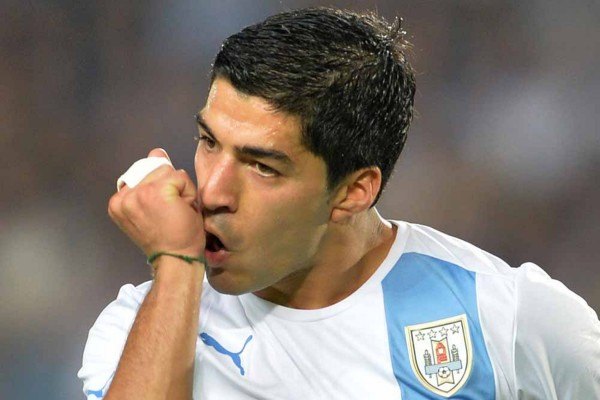coiffures-footballeurs-mode-luis-suarez "width =" 600 "height =" 400 "srcset =" https://cdn.shortpixel.ai/client/q_glossy,ret_img,w_600/https://modaellos.com /wp-content/uploads/2009/06/peinados-futbolistas-de-moda-luis-suarez-600x400.jpg 600w, https://cdn.shortpixel.ai/client/q_glossy,ret_img,w_768/https // modaellos.com/wp-content/uploads/2009/06/peinados-futbolistas-de-moda-luis-suarez-768x512.jpg 768w, https://cdn.shortpixel.ai/client/q_glossy,ret_img,w_300/https : //modaellos.com/wp-content/uploads/2009/06/peinados-futbolistas-de-moda-luis-suarez-300x200.jpg 300w "tailles" ("largeur maximale: 600px) 100vw, 600px" /></noscript><div class=