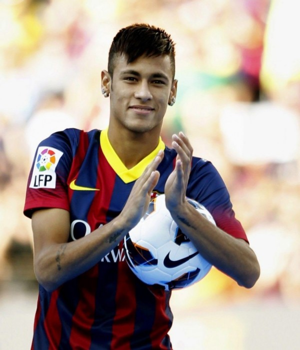 coiffures-neymar-2015-cheveux-face-face "width =" 600 "height =" 701 "srcset =" https://modaellos.com/wp-content/uploads/2015/08/peinados-neymar-2015-peinado -to-forward-600x701.jpg 600w, https://modaellos.com/wp-content/uploads/2015/08/peinados-neymar-2015-peinado-hacia-delante-300x351.jpg 300w, https: // modaellos .com / wp-content / uploads / 2015/08 / coiffures-neymar-2015-hair-forward-forward.jpg 876w "tailles =" (largeur maximale: 600px) 100vw, 600px "/></noscript><div class=