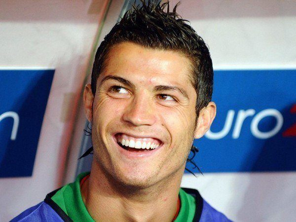 cristiano-ronaldo-coiffure-portugal-cheveux-crête courte