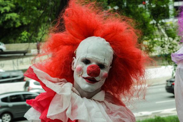 Comment faire du costume de clown Pennywise pour l'informatique étape par étape 