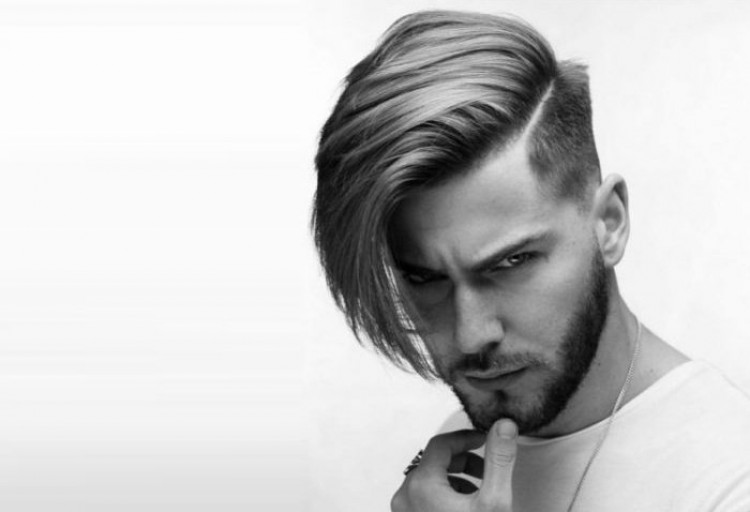 Coupes de cheveux droites pour hommes 2019: Bangs longs