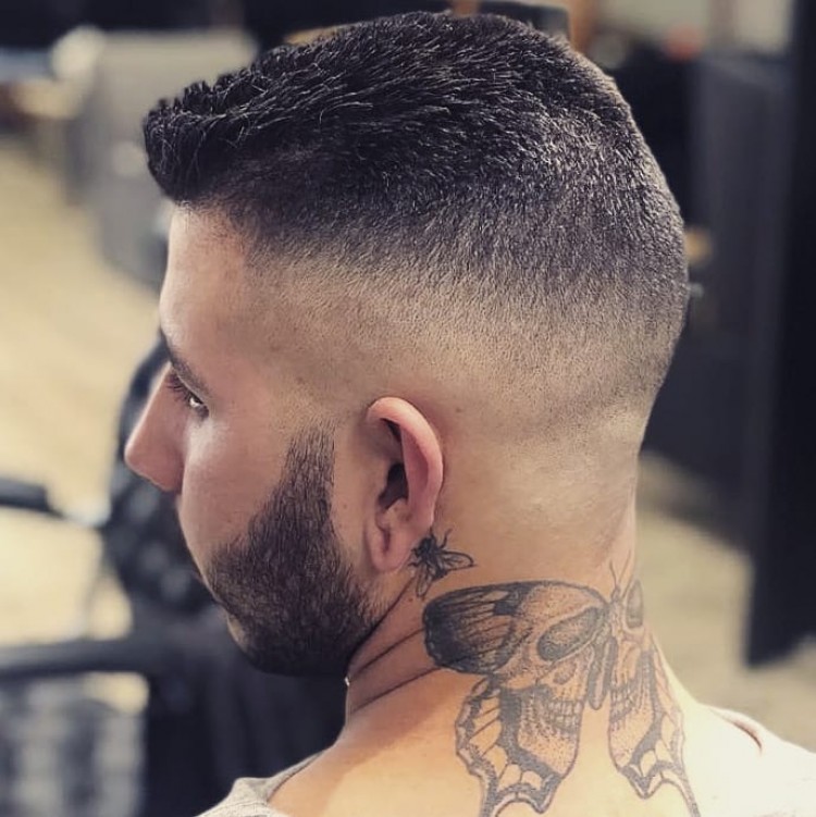 Coupe de cheveux sociale Tuft Homme