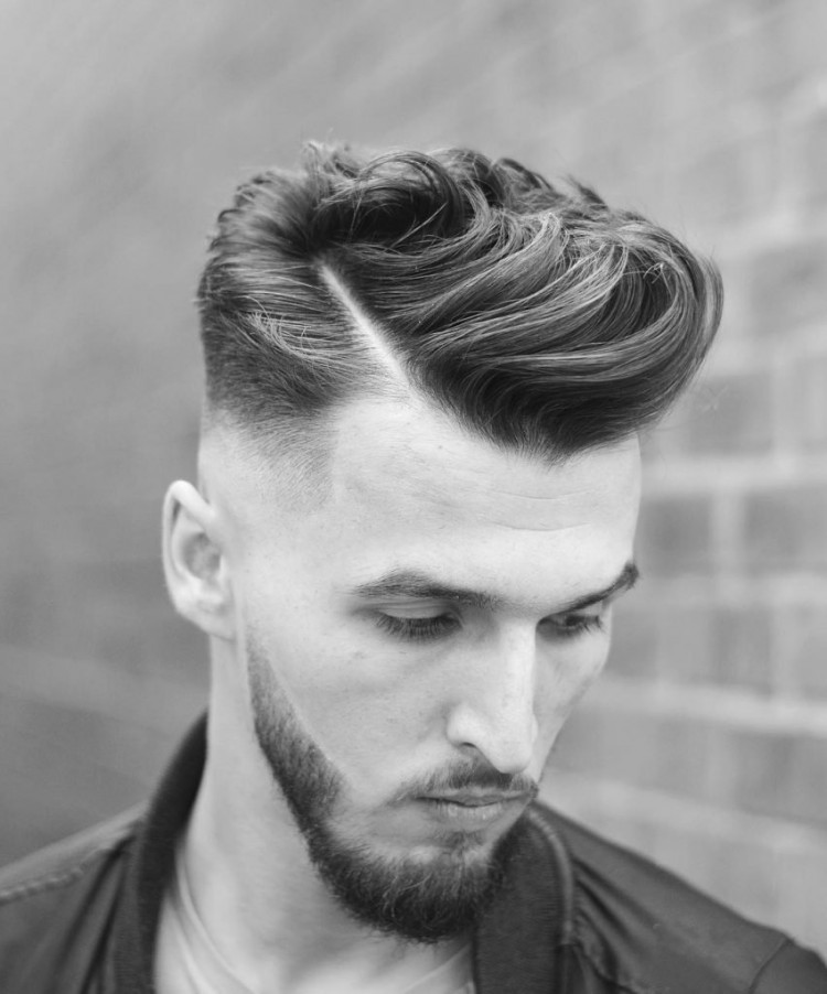 Des coupes de cheveux masculines dégradées avec une rayure pour vous inspirer