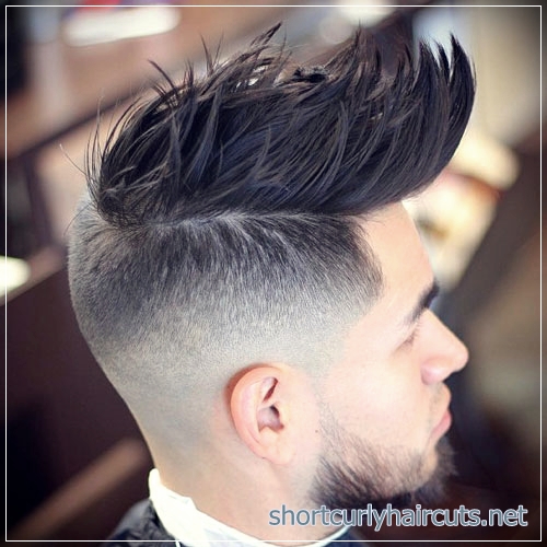 Coiffure Mohawk "srcset =" https://univershomme.com/wp-content/uploads/2019/12/1575640445_911_Choisir-les-meilleures-coiffures-pour-hommes-2018-et-etre-a.jpg 500w, https://www.shortcurlyhaircuts.net/wp-content /uploads/2018/06/mens-hairstyles-2018-5-150x150.jpg 150w, https://www.shortcurlyhaircuts.net/wp-content/uploads/2018/06/mens-hairstyles-2018-5-160x160. jpg 160w, https://www.shortcurlyhaircuts.net/wp-content/uploads/2018/06/mens-hairstyles-2018-5-320x320.jpg 320w "values ​​=" (largeur maximale: 500px) 100vw, 500px