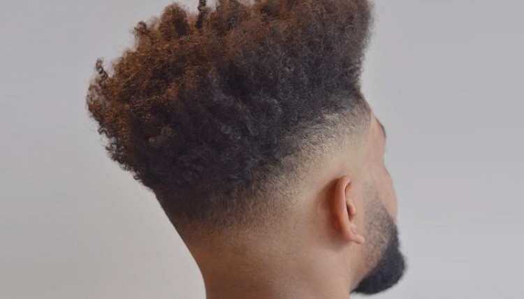 20 coupes de dégradé pour les cheveux bouclés des hommes