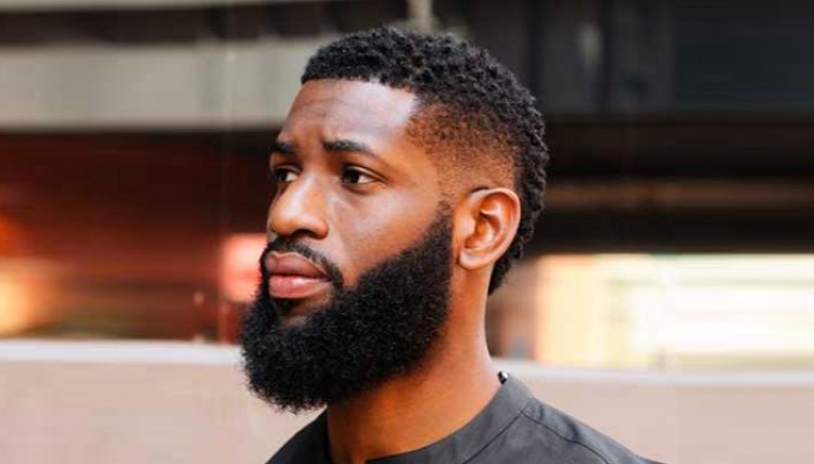 20 coupes de dégradé pour les cheveux bouclés des hommes