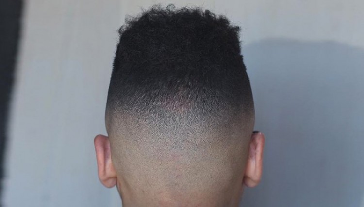 20 coupes de dégradé pour les cheveux bouclés des hommes