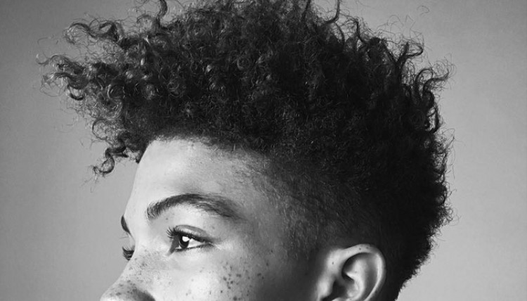 20 coupes de dégradé pour les cheveux bouclés des hommes