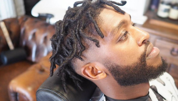 20 coupes de dégradé pour les cheveux bouclés des hommes