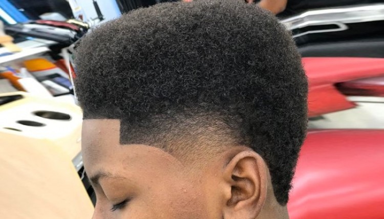 20 coupes de dégradé pour les cheveux bouclés des hommes