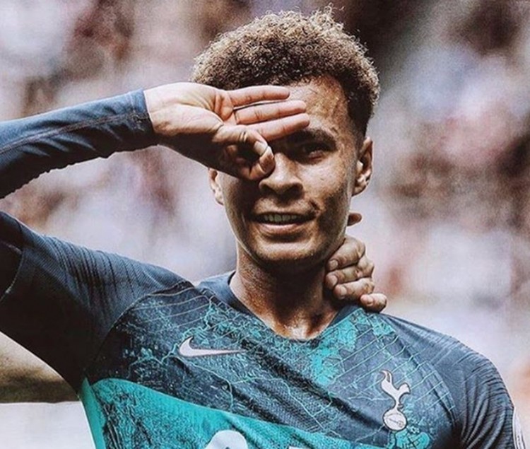 Dele Alli coupe pour les cheveux masculins bouclés: goutte se fanent