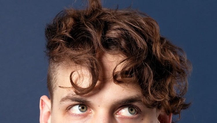 2019 coupes de cheveux masculins bouclés