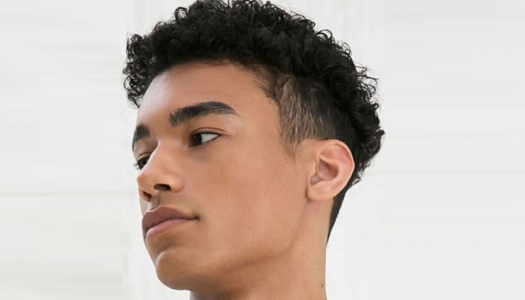 50 coupes de cheveux pour hommes bouclés pour s'inspirer