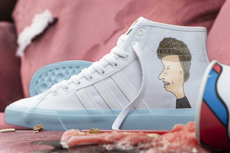 Adidas lance Beavis et Butt-Head, une ligne de vêtements et de tennis inspirée! 