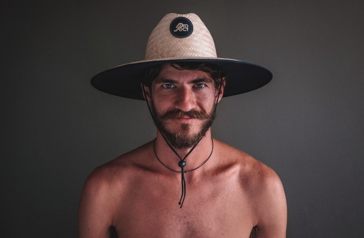 Le chapeau de paille pour hommes est la nouvelle mode! L'utiliseriez-vous? Voyez comment!