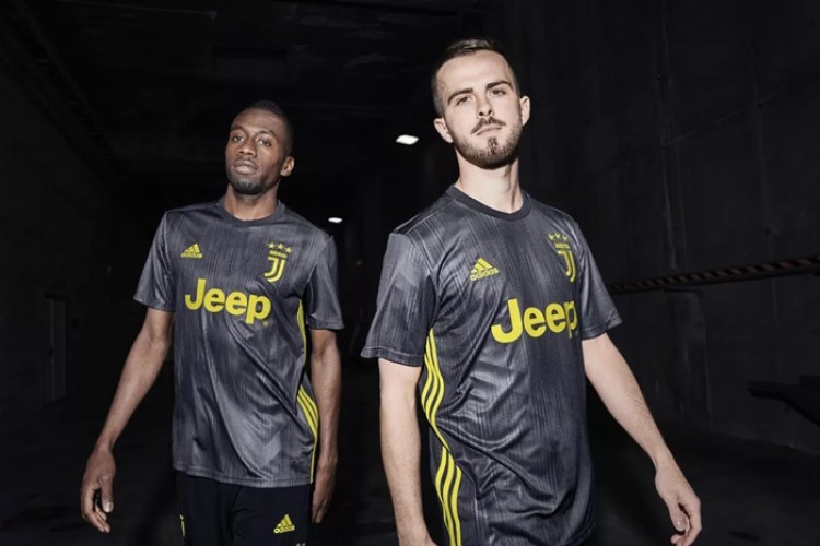 Juventus - Maillots des équipes européennes 2018