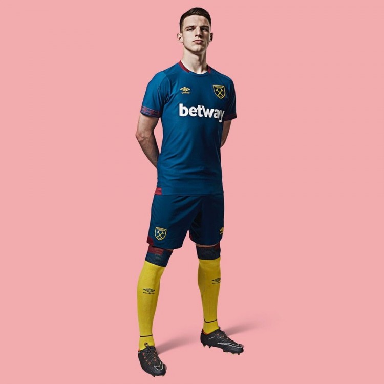 Maillots de l'équipe anglaise de West Ham United 2019