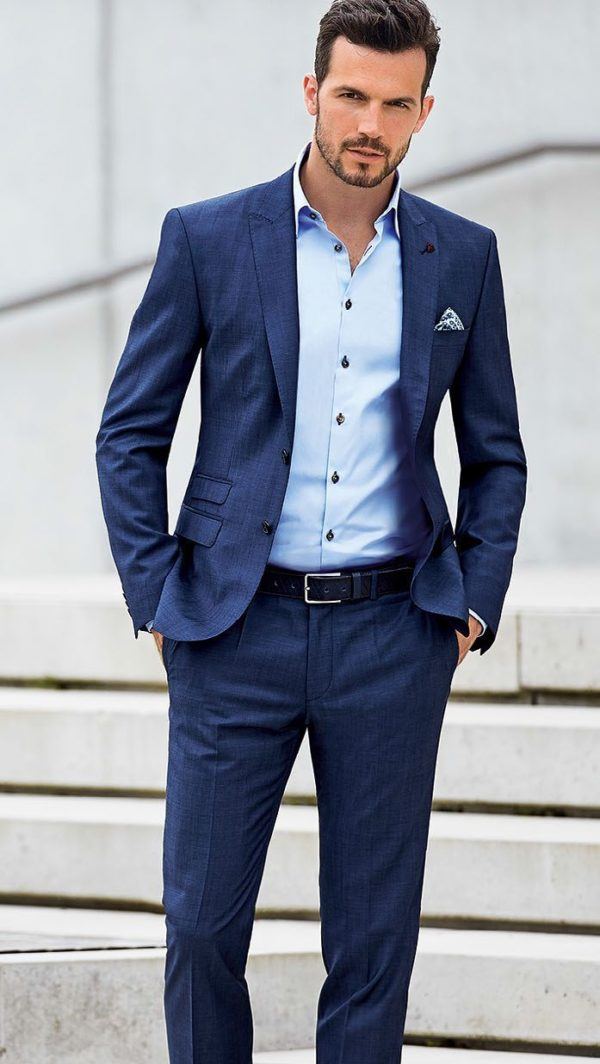 comment-combiner-un-costume-bleu-marine-classique "width =" 600 "height =" 1064 "srcset =" https://modaellos.com/wp-content/uploads/2016/04/como-combinar-un -traje-azul-marino-clasico-600x1064.jpg 600w, https://modaellos.com/wp-content/uploads/2016/04/como-combinar-un-traje-azul-marino-clasico-250x443.jpg 250w , https://modaellos.com/wp-content/uploads/2016/04/como-combinar-un-traje-azul-marino-clasico.jpg 697w "tailles =" (largeur max: 600px) 100vw, 600px " /></noscript><div class=