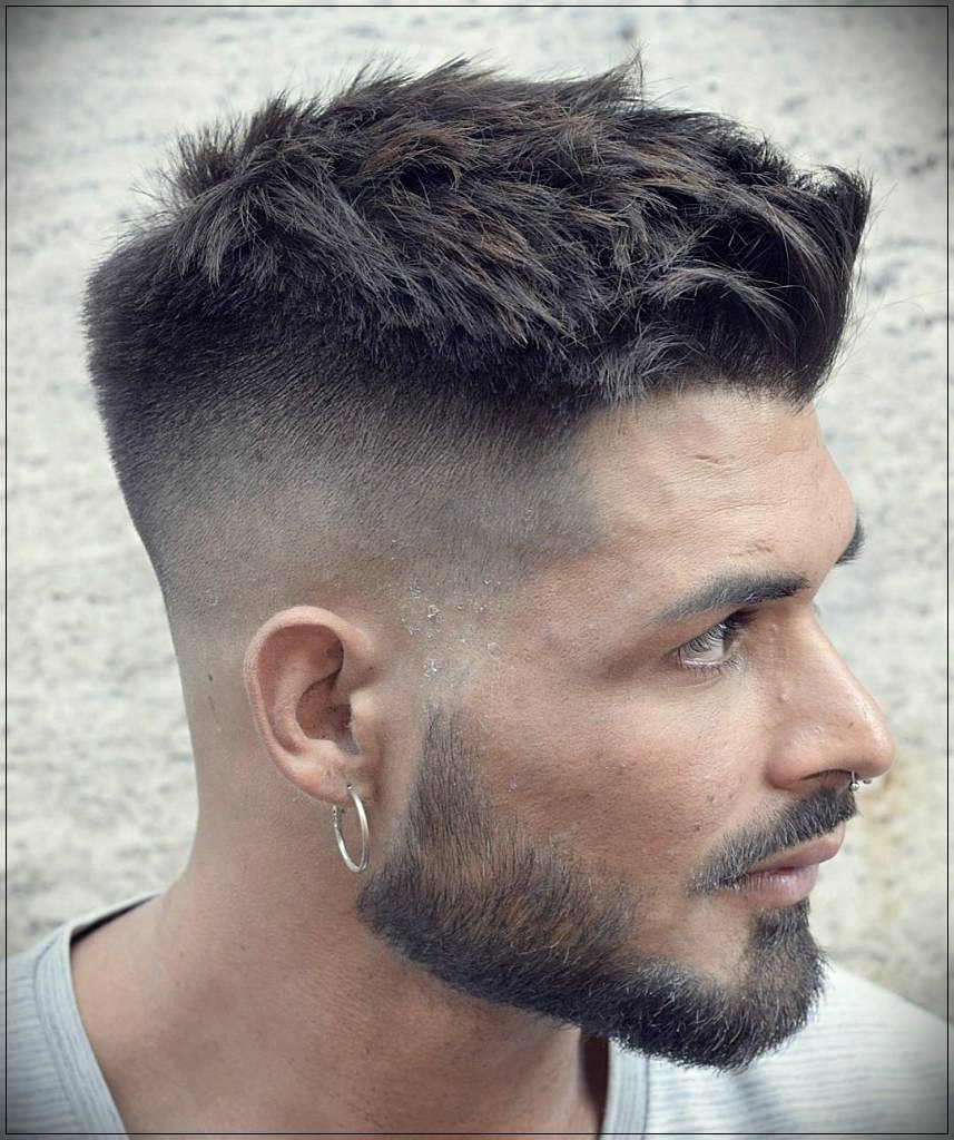 Coupes de cheveux courtes pour les hommes en 2018-2 "srcset =" https://www.shortcurlyhaircuts.net/wp-content/uploads/2018/08/Short-haircuts-for-men-in-2018-2 .jpg 857w, https://www.shortcurlyhaircuts.net/wp-content/uploads/2018/08/Short-haircuts-for-men-in-2018-2-768x918.jpg 768w "tailles =" (largeur max : 857px) 100vw, 857px