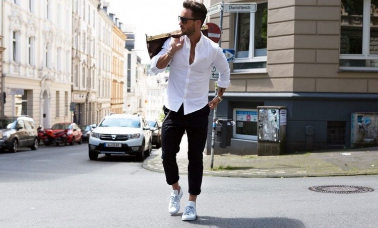 Comment bien s'habiller avec des baskets blanches pour hommes