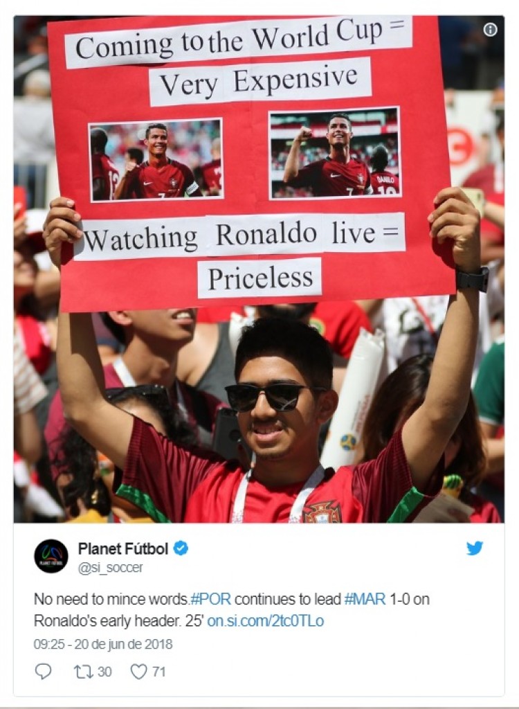 Souvenirs de la victoire du Portugal contre le Maroc