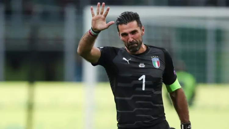 joueurs de buffon hors de la couverture