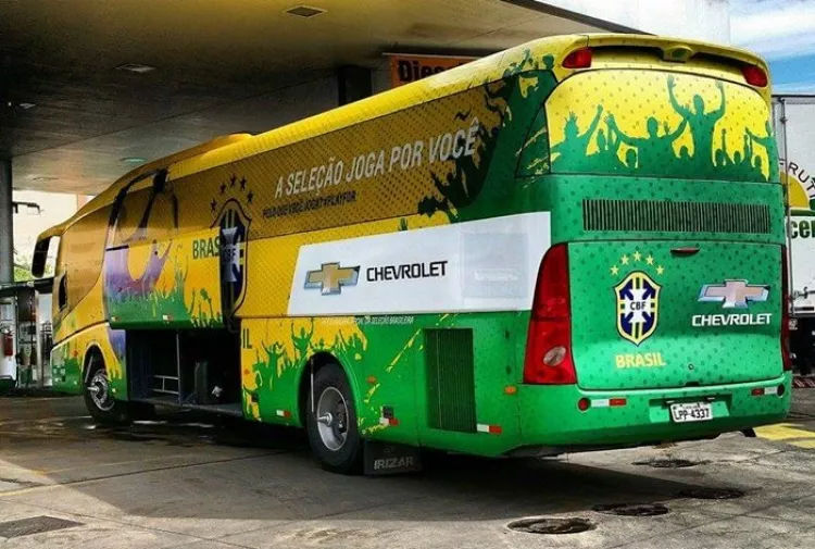 La FIFA dévoile les 32 phrases des bus des équipes de la Coupe du monde 2010