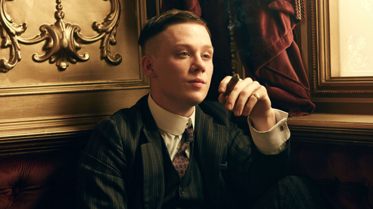 Coupe de cheveux Peaky Blinders: qu'est-ce que c'est et comment le faire