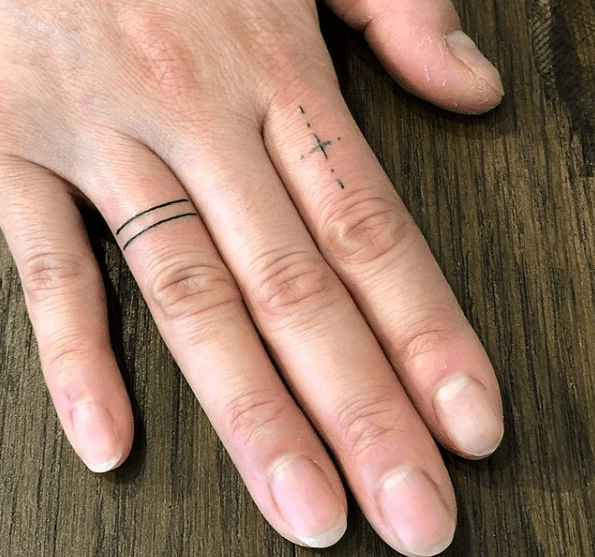 Tatouages ​​minimalistes pour hommes bague 2021