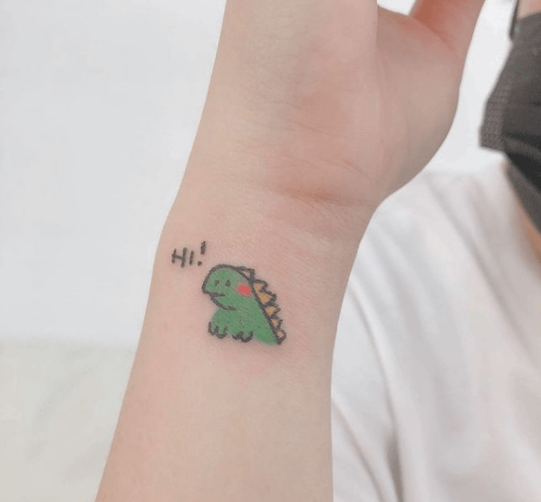 Tatouages ​​minimalistes pour hommes 2021 Dino Hi