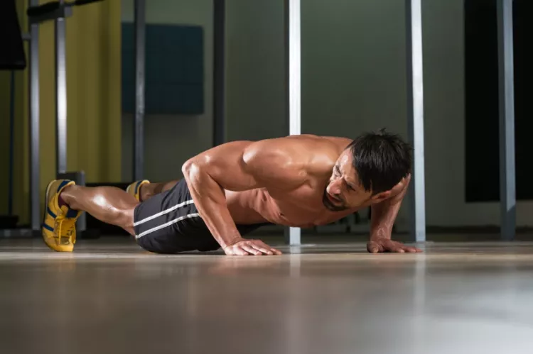 Burpees Exercices à faire à la maison sans équipement