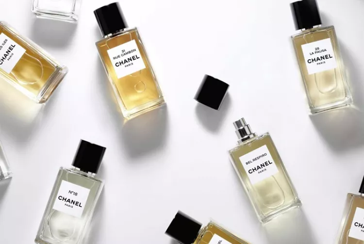 Les astuces de parfum durent plus longtemps