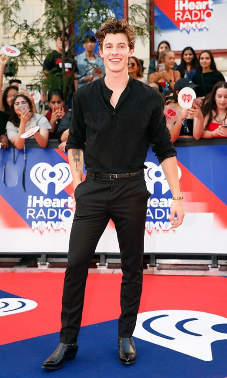 Shawn Mendes montre un style plus social