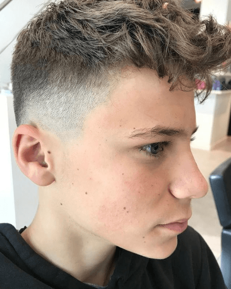 Coupes de cheveux pour adolescents 2022 toupet rasé