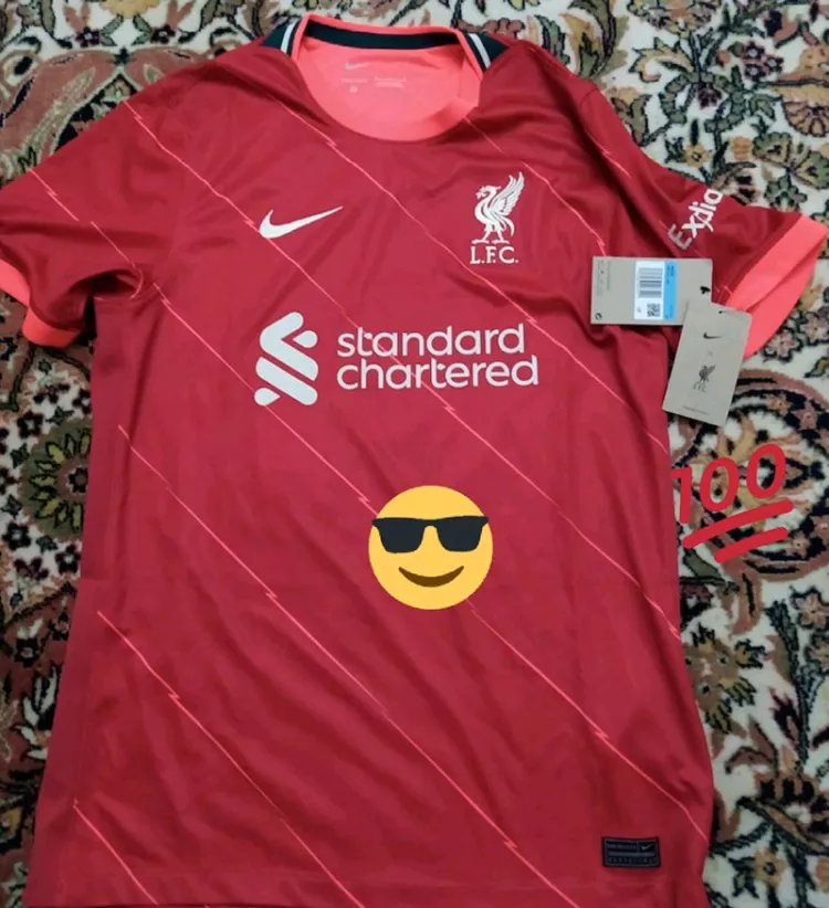 Maillot domicile de Liverpool pour la saison 2021-2022