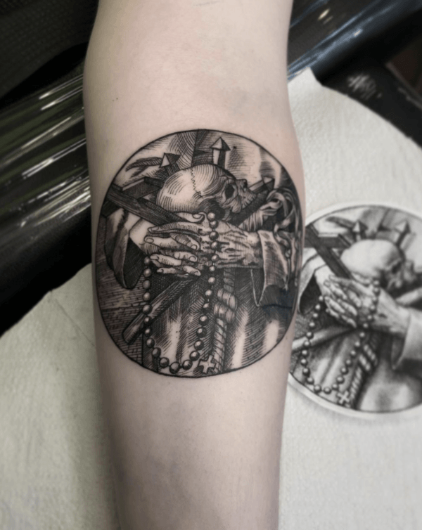 Meilleures idées de tatouage au blackwork pour les hommes chapelet 2022